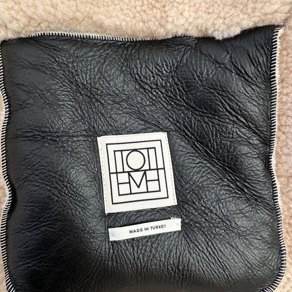 TOTEME Signature Shearling Jacket - NWT - Picture 5 of 10
